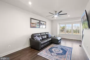 42582 Antonia Ter, Sterling, VA 20166 - Photo 9