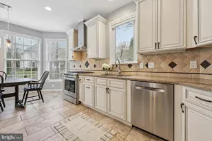 42852 Ridgeway Dr, Broadlands, VA 20148 - Photo 5