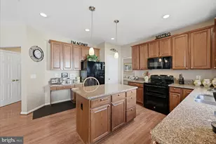 18714 Drummond Pl, Leesburg, VA 20176 - Photo 25