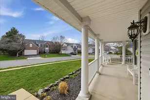 18714 Drummond Pl, Leesburg, VA 20176 - Photo 7