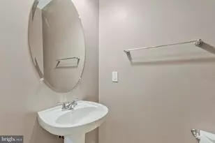 43662 McDowell Sq, Leesburg, VA 20176 - Photo 11