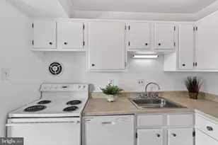 125 Clubhouse Dr SW, Leesburg, VA 20175 - Photo 5