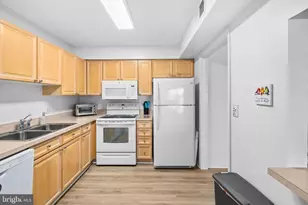 19385 Cypress Ridge Terrace, Leesburg, VA 20176 - Photo 13