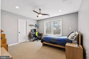 20364 White Oak Dr, Sterling, VA 20165 - Photo 17