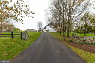 13300 April Cir, Lovettsville, VA 20180 - Photo 3