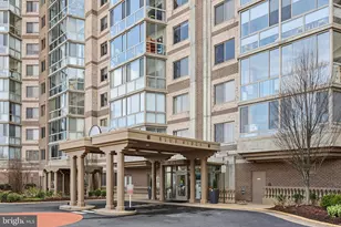 19375 Cypress Ridge Terrace, Leesburg, VA 20176 - Photo 3