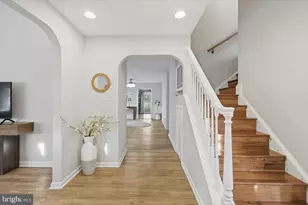 105 Baker Ln, Sterling, VA 20164 - Photo 3