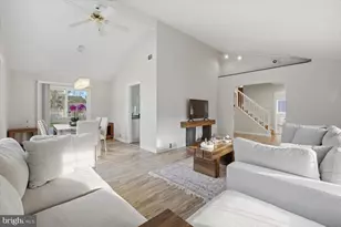 105 Baker Ln, Sterling, VA 20164 - Photo 3