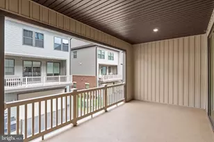 22308 Seabring Terrace, Ashburn, VA 20148 - Photo 15