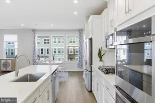 24173 Thurso Sq, Sterling, VA 20166 - Photo 13