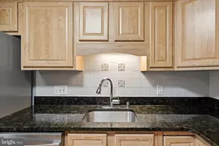 221 Beacon Dr, Sterling, VA 20164 - Photo 5