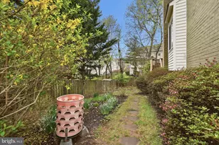 221 Beacon Dr, Sterling, VA 20164 - Photo 11