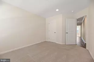 42409 Dogwood Square, Sterling, VA 20166 - Photo 31