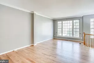 25242 Dunvegan Square, Chantilly, VA 20152 - Photo 5