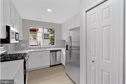 21850 Locomotive Terrace #202, Sterling, VA 20166 - Photo 17