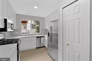 21850 Locomotive Terrace, Sterling, VA 20166 - Photo 17