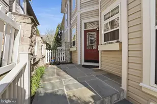 22826 Courtland Park Dr, Brambleton, VA 20148 - Photo 3