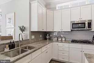 42787 Chatelain Cir, Brambleton, VA 20148 - Photo 23