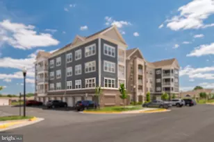 21630 Hawksbill High Cir, Sterling, VA 20164 - Photo 3