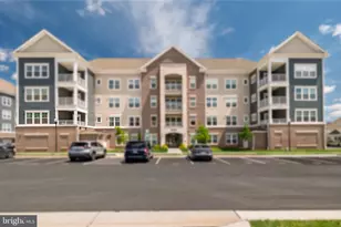 21630 Hawksbill High Cir, Sterling, VA 20164 - Photo 5