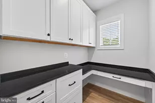 21630 Hawksbill High Cir, Sterling, VA 20164 - Photo 33