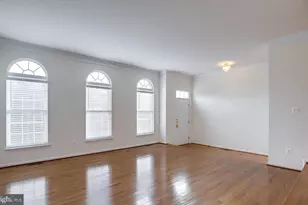 25859 Kirkwood Square, Chantilly, VA 20152 - Photo 3