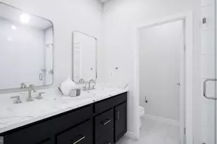 1 Picasso Square, Ashburn, VA 20148 - Photo 13