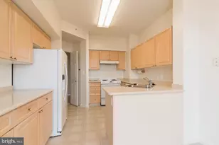 19365 Cypress Ridge Terrace, Leesburg, VA 20176 - Photo 3