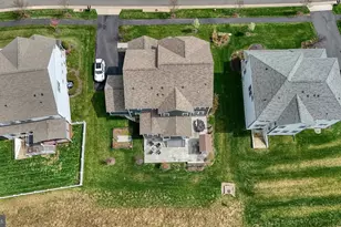 24385 White Elm Pl, Aldie, VA 20105 - Photo 7