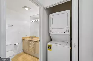 19375 Cypress Ridge Terrace, Leesburg, VA 20176 - Photo 31