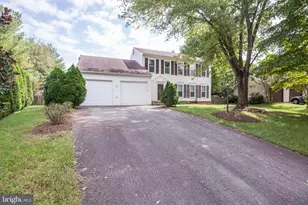 10136 Yorktown Dr, Great Falls, VA 22066 - Photo 1