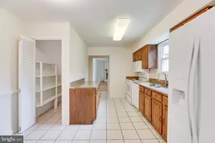 10136 Yorktown Dr, Great Falls, VA 22066 - Photo 11