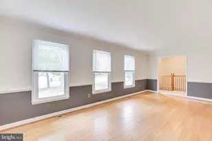 10136 Yorktown Dr, Great Falls, VA 22066 - Photo 7