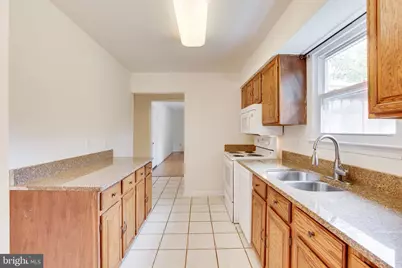10136 Yorktown Drive, Great Falls, VA 22066 - Photo 13