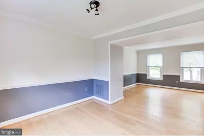 10136 Yorktown Drive, Great Falls, VA 22066 - Photo 9