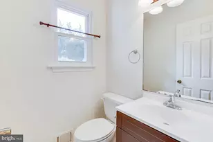 10136 Yorktown Dr, Great Falls, VA 22066 - Photo 17
