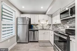 17 Palmer Ct, Sterling, VA 20165 - Photo 7