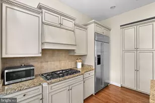 18349 Fairway Oaks Square, Leesburg, VA 20176 - Photo 33