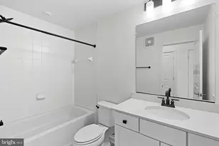 43841 Venetian Sq, Ashburn, VA 20147 - Photo 15