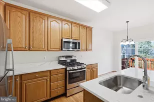 25828 Kirkwood Square, Chantilly, VA 20152 - Photo 9