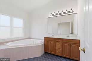 25828 Kirkwood Square, Chantilly, VA 20152 - Photo 17