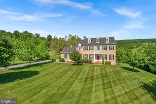 35124 Greyfriar Dr, Round Hill, VA 20141 - Photo 3