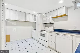 21724 Regents Park Cir, Sterling, VA 20166 - Photo 47