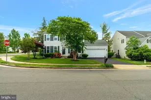 21724 Regents Park Cir, Sterling, VA 20166 - Photo 3