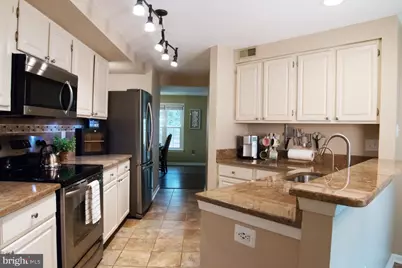 21186 Vineland Square, Ashburn, VA 20147 - Photo 3