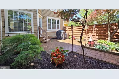 21186 Vineland Square, Ashburn, VA 20147 - Photo 23