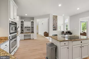16328 Limestone Ct, Leesburg, VA 20176 - Photo 7