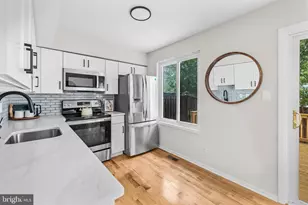 40 Sugarland Square Ct, Sterling, VA 20164 - Photo 5