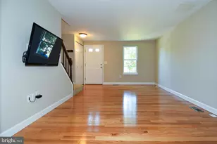 27 Marian Ct, Sterling, VA 20165 - Photo 3