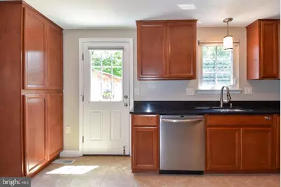 27 Marian Court, Sterling, VA 20165 - Photo 11